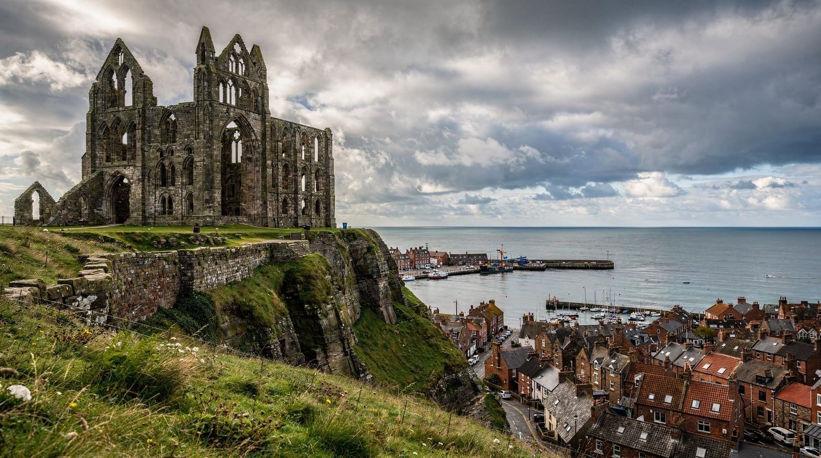 Whitby guide: abbey, harbour and Dracula
